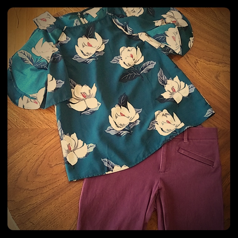 SOLD.       GAP skinny ankle and top